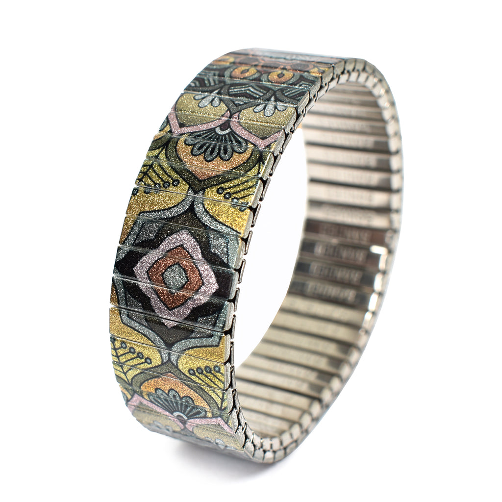 18mm - Mandalas Métallique - Jerome, Arizona Banded's Metallic take on our Best selling Mandala styles from our Air Banded collection that we sell onboard Lufthansa & Swiss airlines. ©️2023 Banded Bracelets