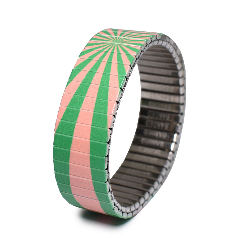 Wonderland -   Wiener Prater - 18mm - Classic Finish  The Wonderland collection is a celebration of vintage amusement parks that transports you to a bygone era of wonder and joy. Inspired by the nostalgic charm of merry-go-rounds, ferris wheels, and whimsical attractions, this collection captures the essence of a carefree and magical time.  