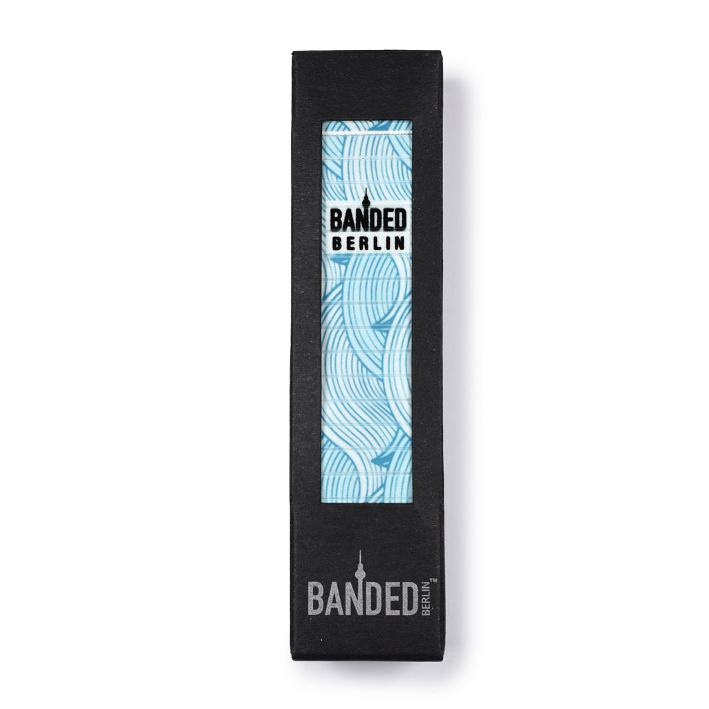 Nazarene - 23mm Classic Finish Dieses klassische Wellenmuster ist inspiriert durch das traditionelle, japanische "Moku Hanga" Holzschnitt-Design. © 2024 Banded Bracelets.