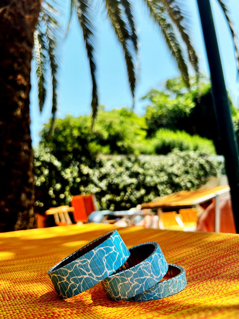 Waves - Swimming Pool - Banded™ Smart Watch - Classic Finish Summer © 2023 banded berlin