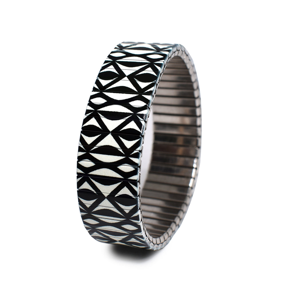 Meet me at the Tiki Bar - 18mm - Classic Finish  Dieses Armband ist die ultimative Eintrittskarte in den Jungle Room. Eine Hommage an die Tiki- Kultur, die in den späten 50er und frühen 60er Jahren populär waren.