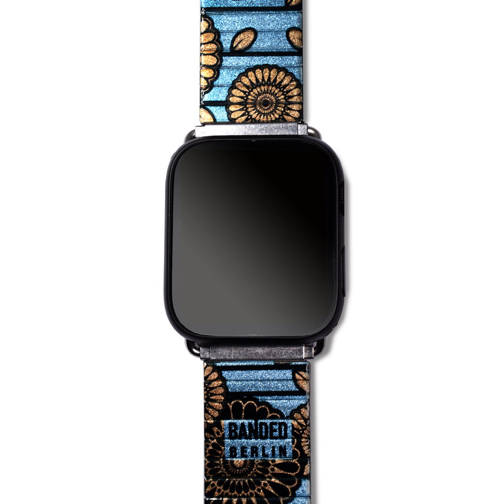 Flora Atomica - Belmondo´s Pajama  for Apple Watch - Metallic Finish Florale Ammoniten in der Farbe von goldenen Pfirsichen auf Saphirblau. Eine Hommage an den jungen Jean-Paul Belmondo, der uns alle atemlos zurückgelassen hat.