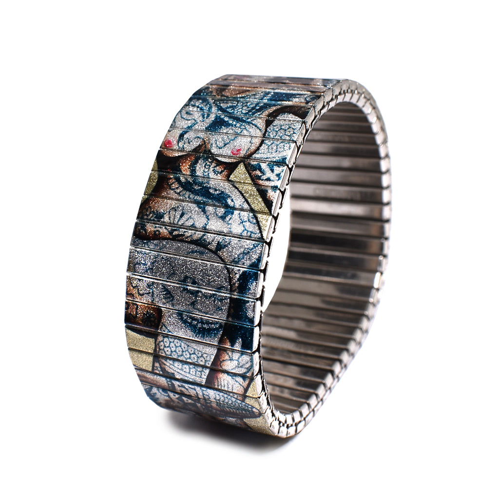 Multi Vintage Tattoo Girl by Brian Kelly - 23mm- Metallic Finish  New for winter 2022 Design vom Berliner Tattoo-Künstler Brian Kelly. Handgezeichnete, limitierte Auflage.