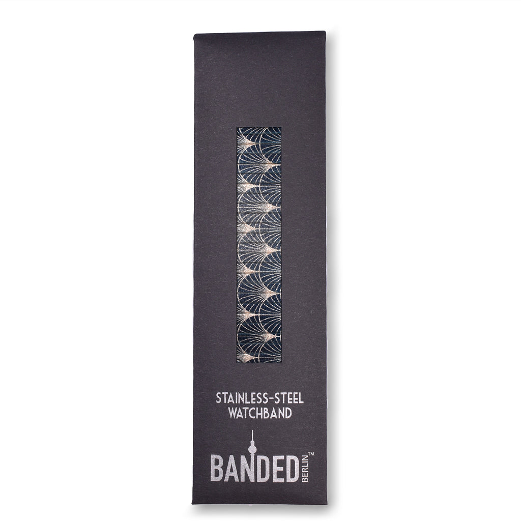 Metropolis - Seashell Cabaret - Banded™ for Smart Watch Metallic Finish  Berlin ist das Hollywood der 20er Jahre. Hier erfinden die Regisseure der Weimarer Republik die Zukunft des Films. Pure Magie gebannt auf silbrig-glänzendem Celluloid.